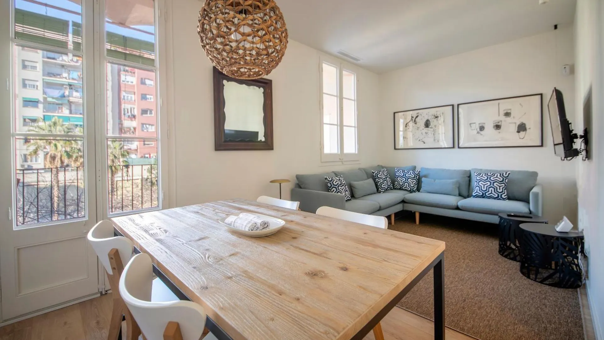 Apartamento De Cuatro Dormitorios En Carrer Diputacio Barcelona