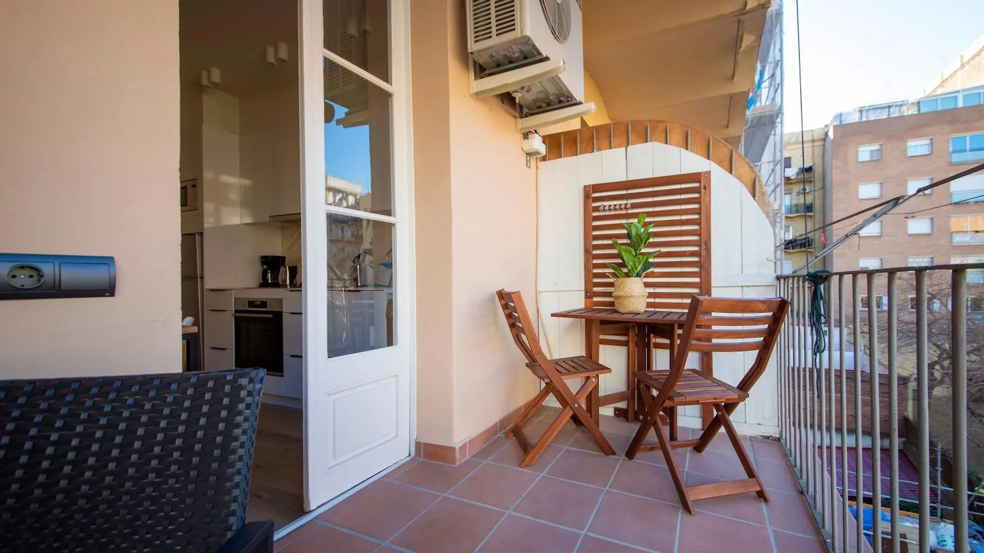 Apartamento De Cuatro Dormitorios En Carrer Diputacio Barcelona Spain