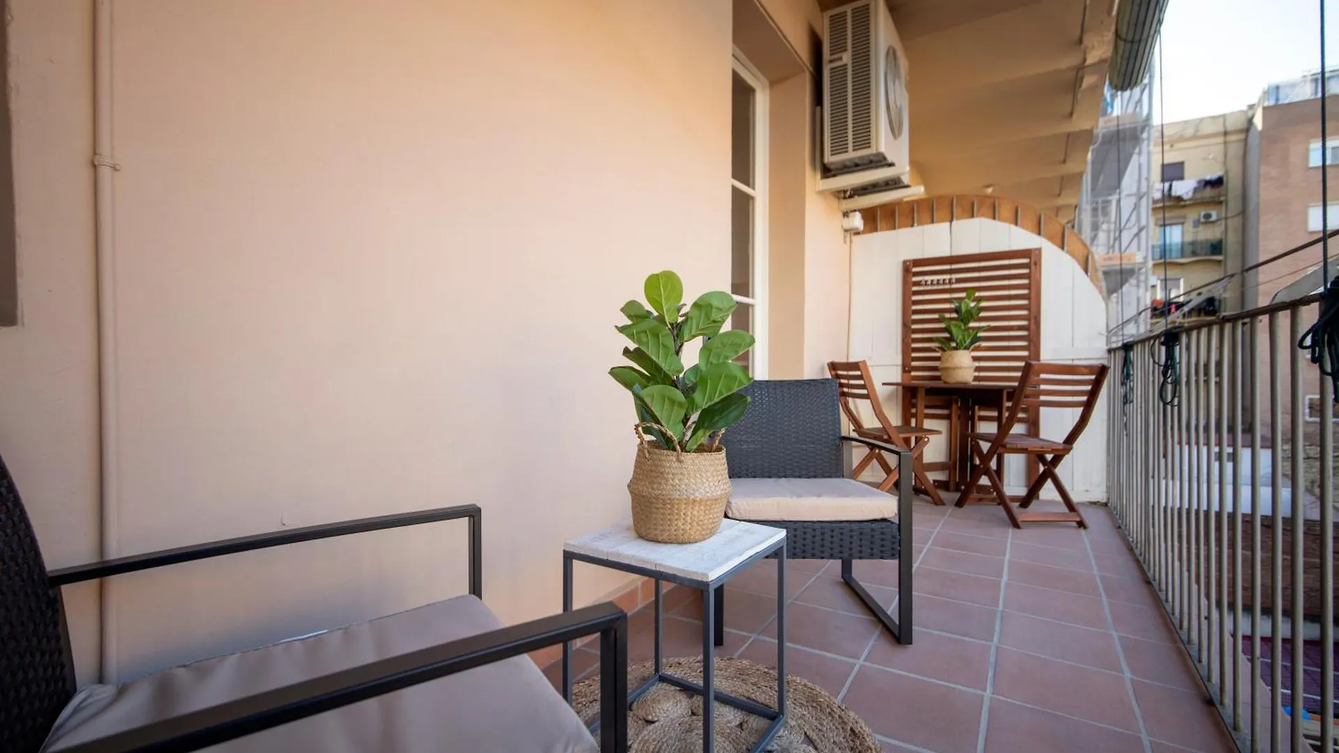 Apartment Apartamento De Cuatro Dormitorios En Carrer Diputacio Barcelona Spain